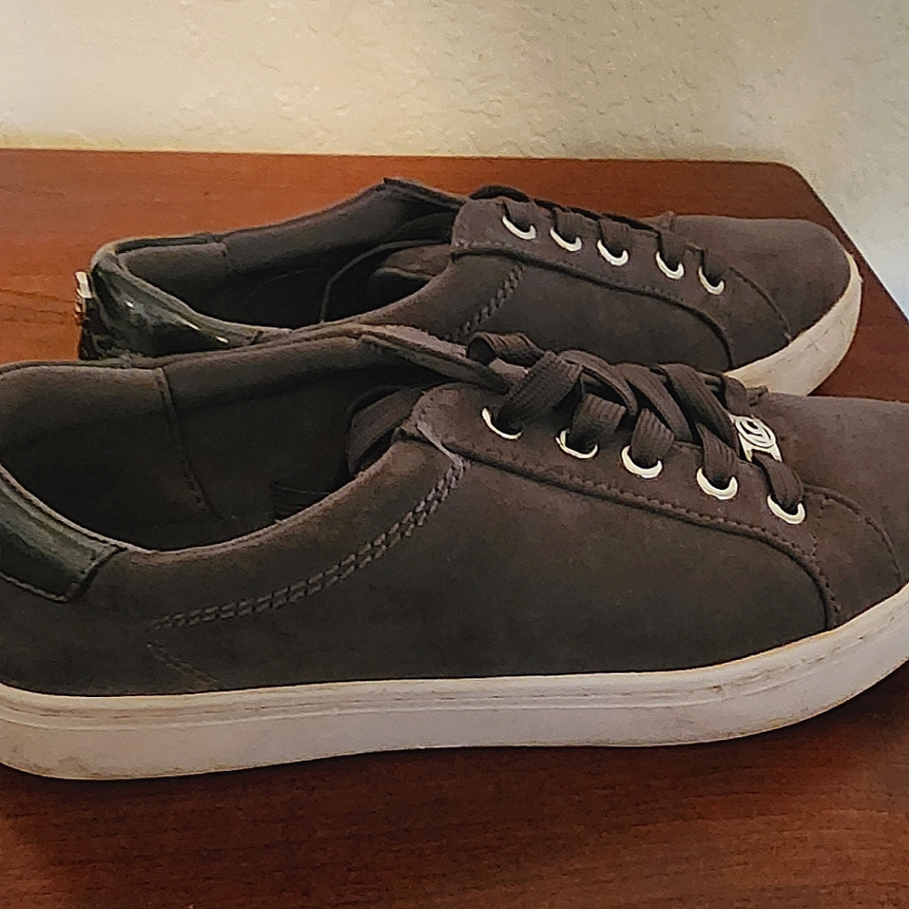 Ladies Liz Claiborne sneakers, size 7, Gray